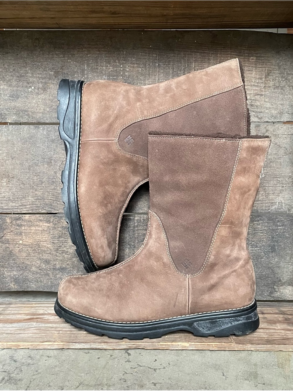 Columbia Waterproof Suede Boots Shirebrook Womens size 9-1/2